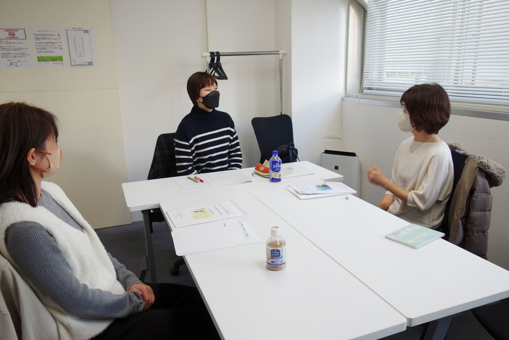 講座で傾聴を行っている様子